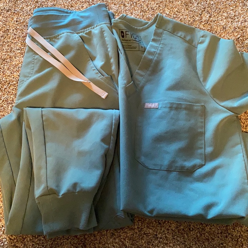 Figs limited edition Jade scrubs size small